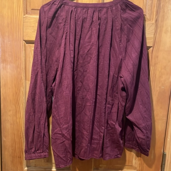 NWT women’s V-neck dark mauve long sleeve blouse size 2X. - Picture 5 of 5